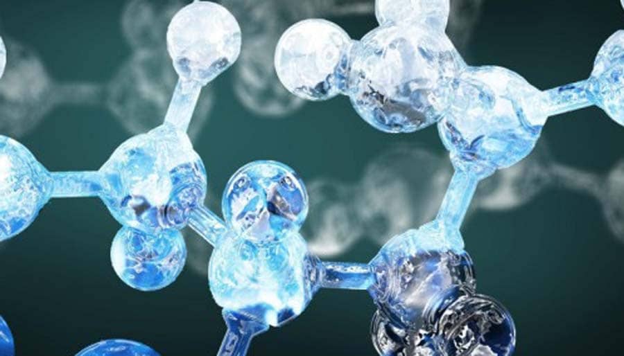 oligoelemento anziani che si abbracciano