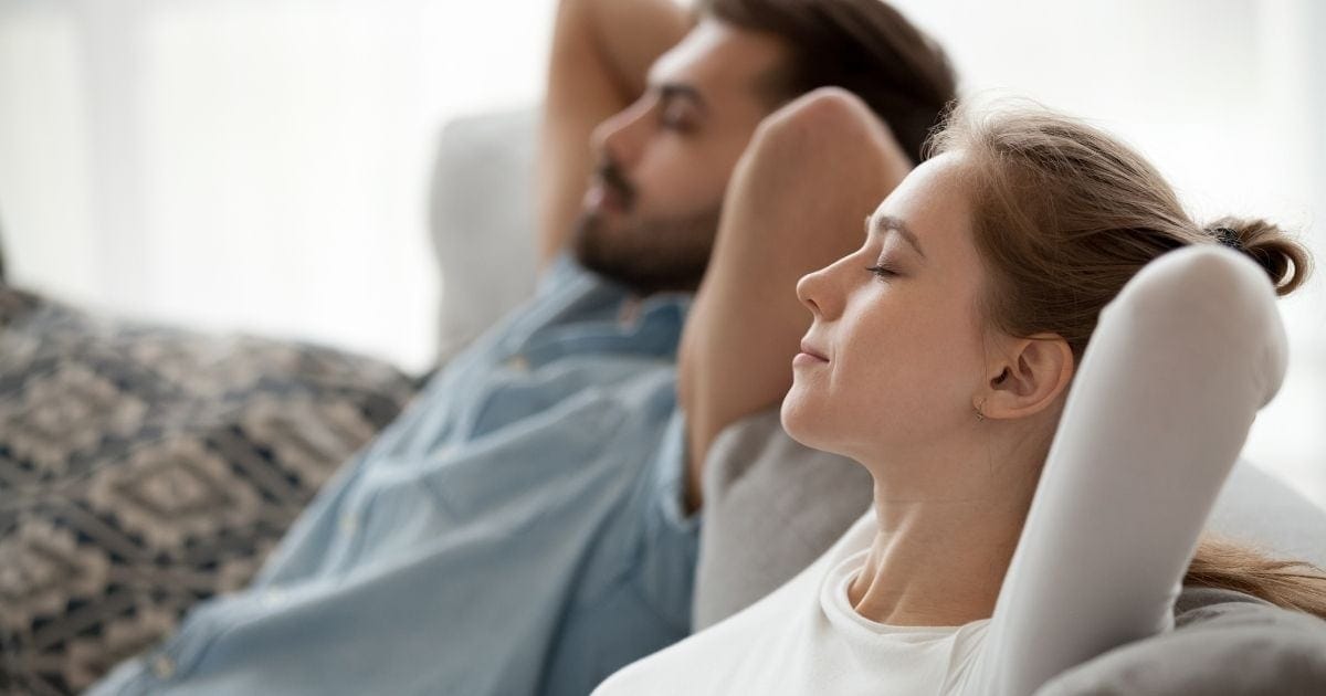 proprietà dei colloidali uomo e donna rilassati - proprietà die colloidali