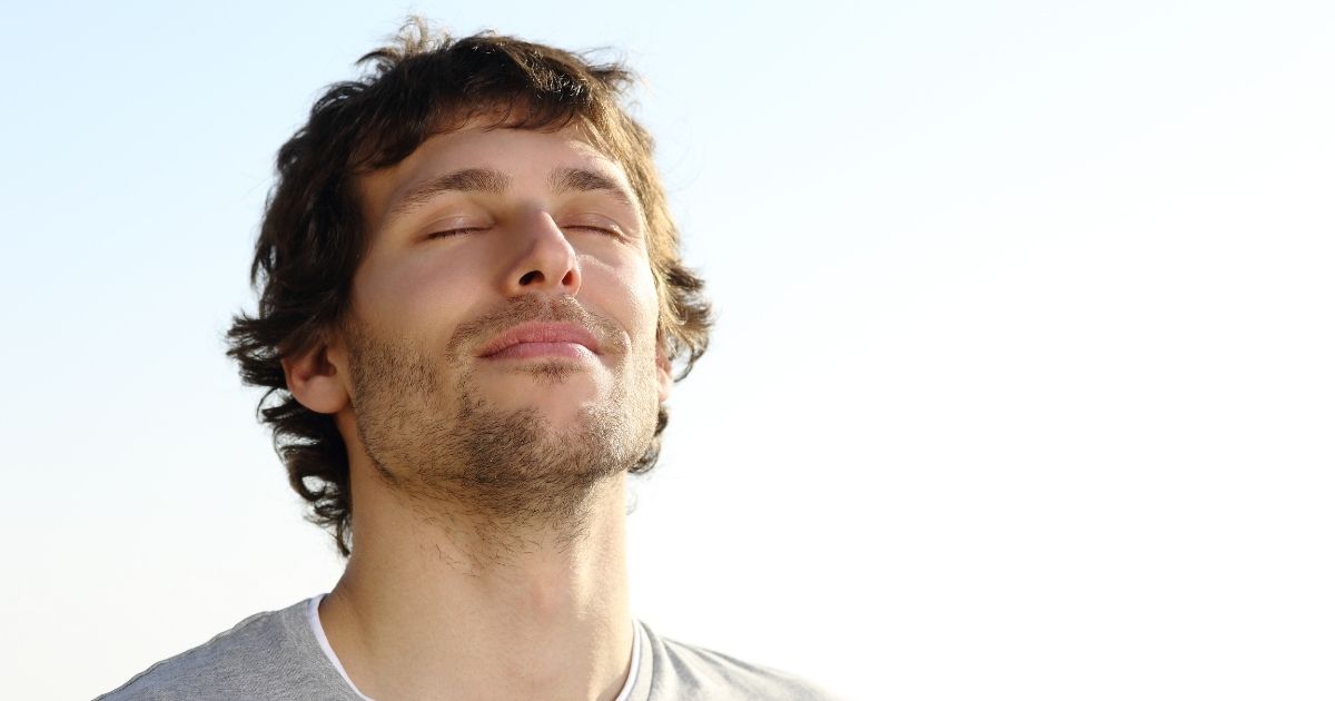 uomo sereno - integratori per calmare il sistema nervoso uomo sereno - integratori per calmare il sistema nervoso